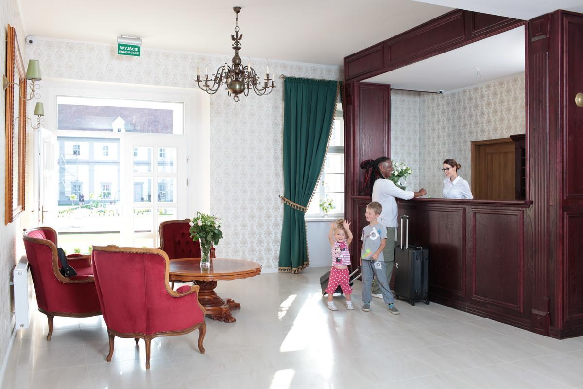 Hotel Court Park Nysa Bagian luar foto